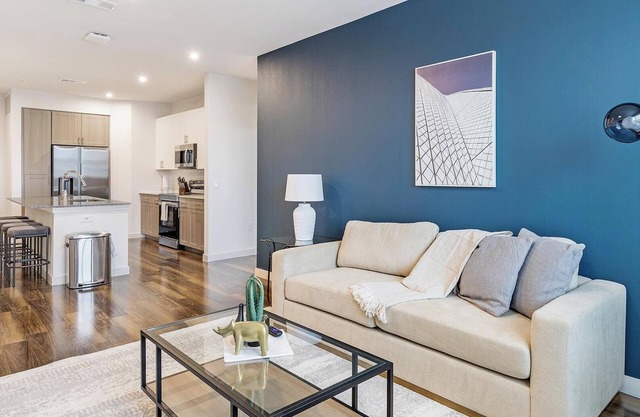 Landing | Spectacular 2BD, Pool, Clubhouse