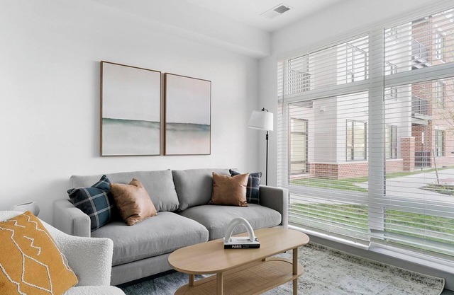 Landing | Spectacular Studio, Pool, Clubhouse