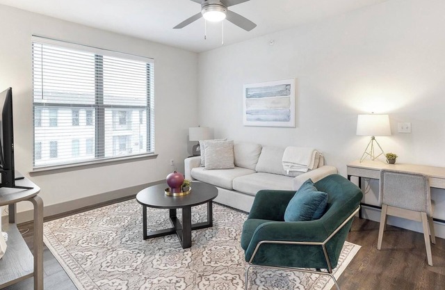 Landing | Spectacular 2BD, Pool, Courtyard