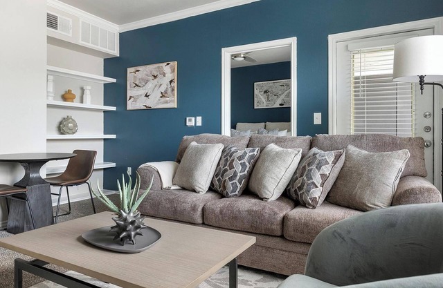 Landing | Stunning 1BD, Gym, Clubhouse