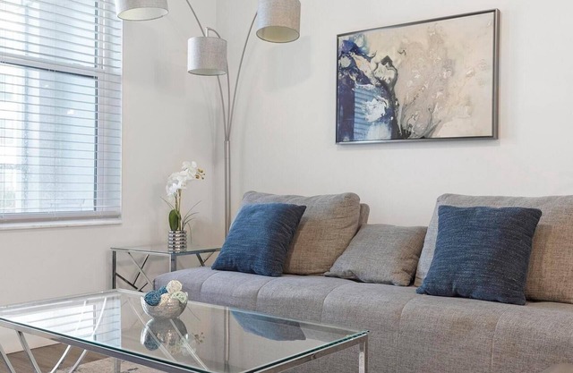 Landing | Stunning 1BD, Gym, Clubhouse