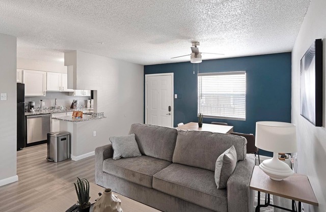 Landing | Stunning 2BD, Gym, Pool
