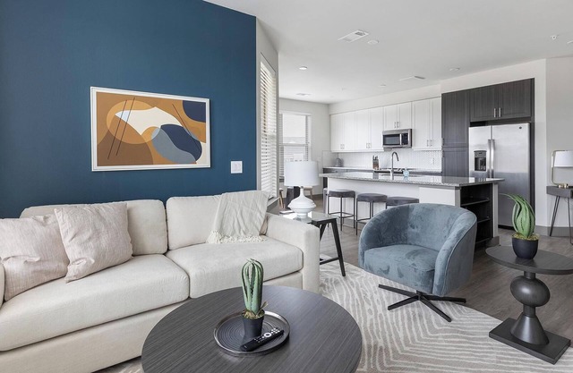 Landing | Stunning 2BD, Gym, Clubhouse