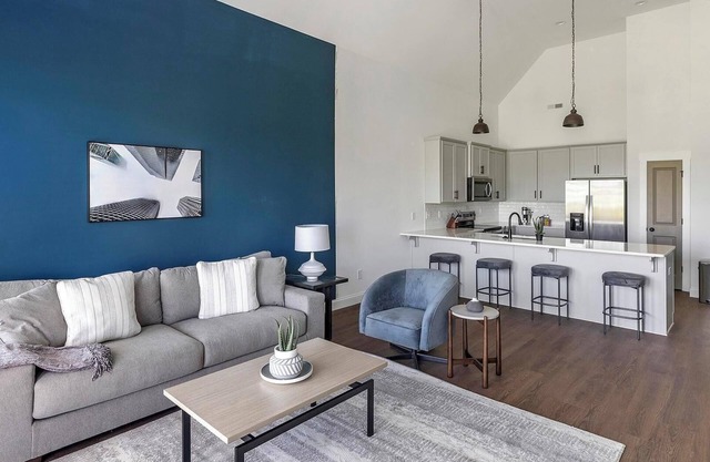 Landing | Stunning 2BD, Gym, Clubhouse