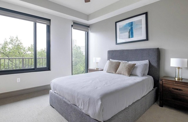 Landing | Stunning 2BD, Tennis Court, Gym