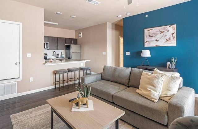 Landing | Stunning 1BD, Gym, Pool
