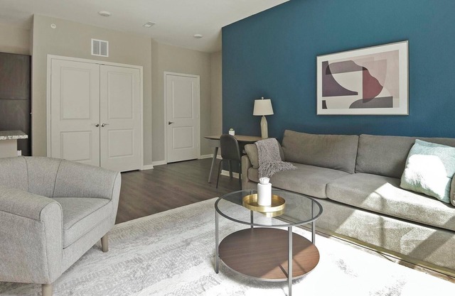Landing | Stylish 1BD, Pool, Gym