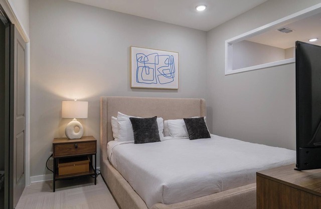 Landing | Stylish 1BD in Fountain Heights