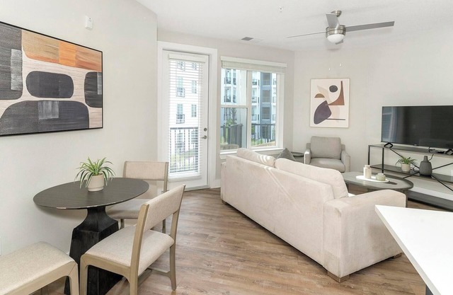Landing | Stylish 2BD, Gym, Clubhouse