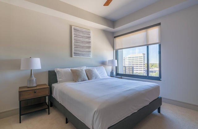Landing | Stylish 2BD, Gym, Tennis Court