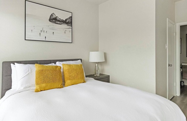 Landing | Stylish Studio, Gym, Courtyard