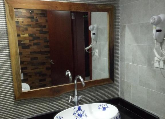 Lang Quan Holiday Hotel