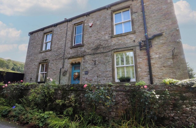 LANGCLIFFE HOUSE, pet friendly, luxury holiday cottage in Kettlewell