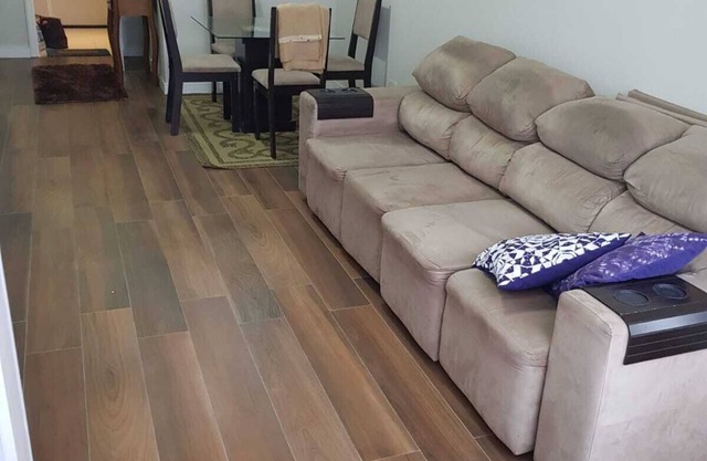 Large and furnished apartment. Central location and 150 meters from the beach.