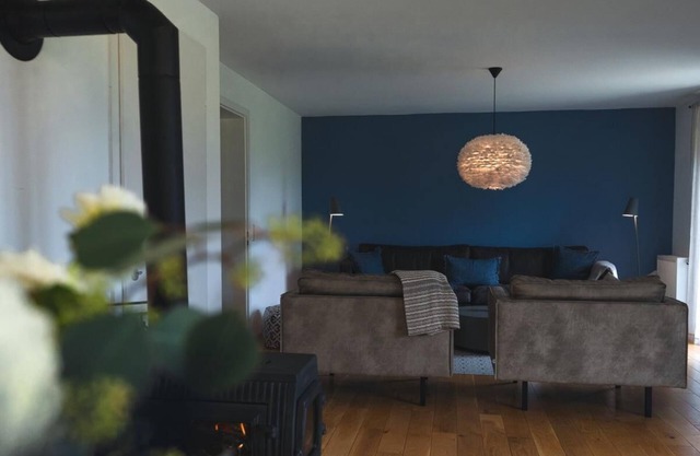 Large vacation home - edge of the village, fenced garden, fireplace, sauna. 5 dogs welcome!