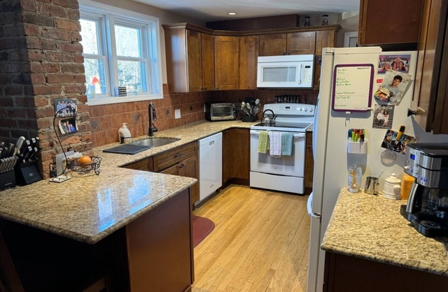 Large 1st Floor Flat for 2 with the Comforts of Home Between Saratoga and Albany