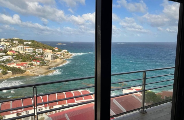 Large 2 bedroom apartment (sleeps 6) in Residence 10 minutes from beaches