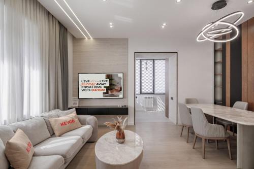 Large 2 bedroom designer apartment KeyGo #0174 in the center your cozy apartment is just minutes from the Opera House