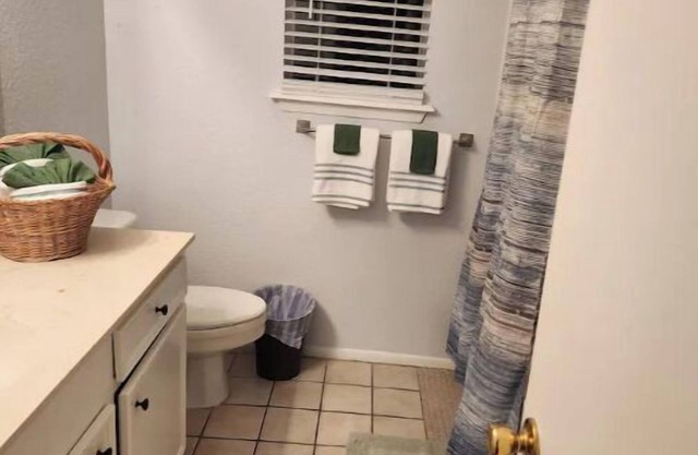 Large 2 bedroom Townhome, Backyard, Covered Patio, Private covered parking.