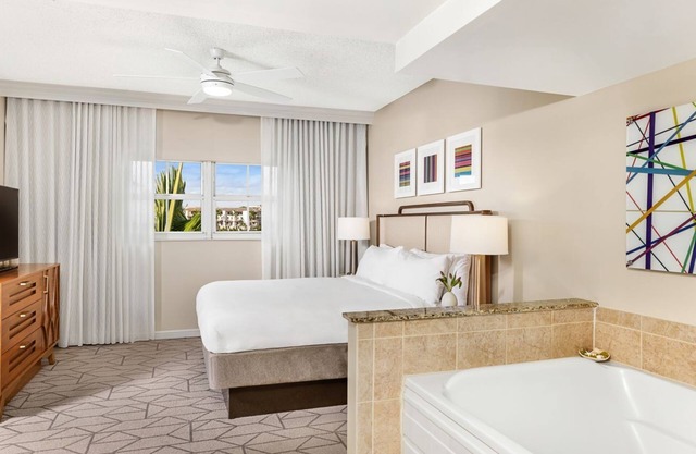 Large 2BR condo in Marriott's Villas at Doral. 10 mins to Miami Airport
