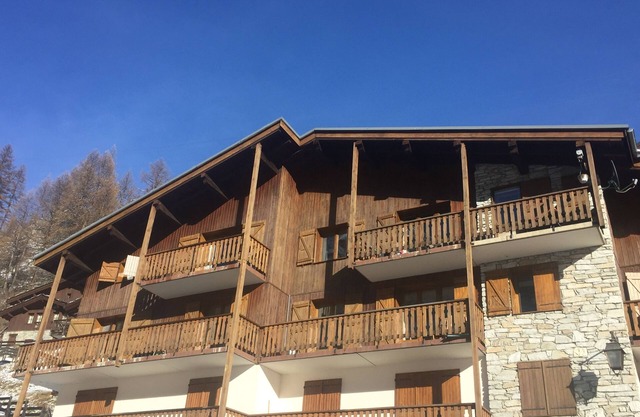 Large 3 Bed Self Catering Apartment with spectacular mountain views