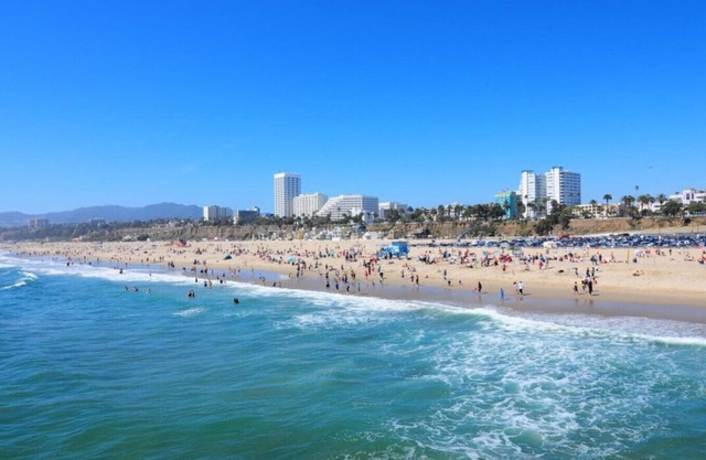 Large 3 Bedroom 2.5 Bath Beautiful Spanish Style Home + Pool and Jacuzzi