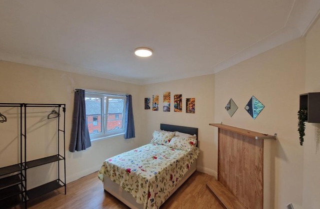 Large 3 bedroom apartment ideal for groups