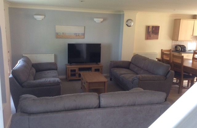 Large 4 bedroom house Located on holiday complex with pools, bar childrensclub.
