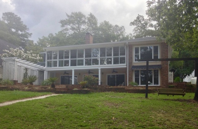 Large 4 Bedroom in Gated Golf Community on scenic cove off Lake Marion with pool