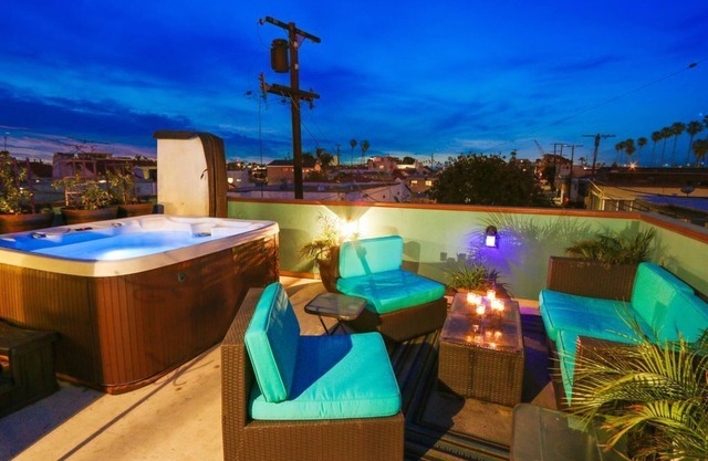 Large 4 bedroom, steps from the beach with rooftop patio and jacuzzi. Sleeps 10