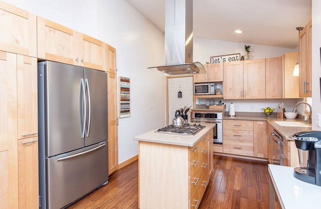 Large 4 Queen beds, 2 Full Bathrooms with Rec room near Mayo Clinic
