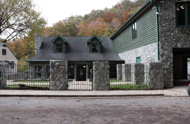 Large 4BR Buffalo Mountain Retreat in Williamson with pool, Ride to trails