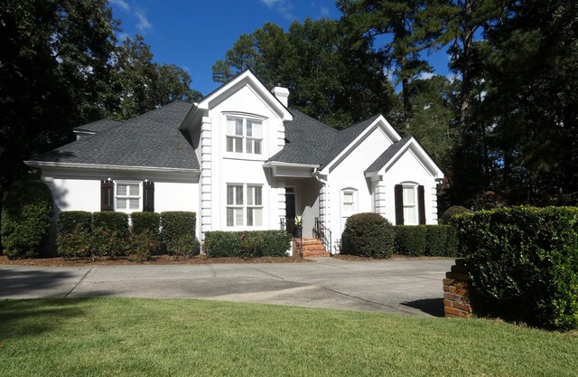 Large 5Bed 4Bath 4.3 Miles from Magnolia Lane