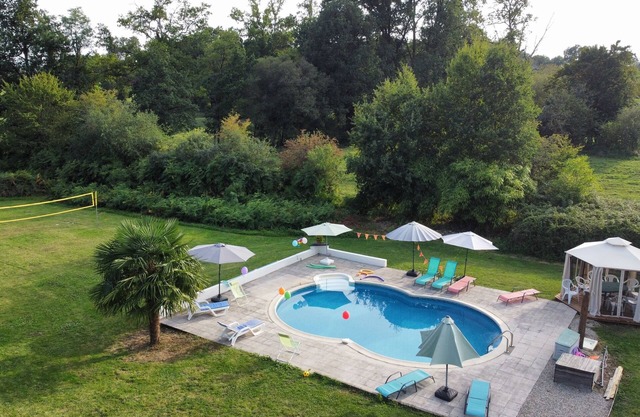 Large and spacious with all modern appliances and a 9.2x5.6x1.2 m pool