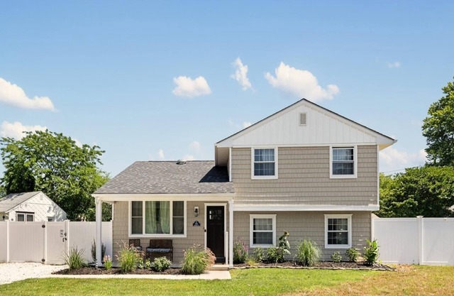 Large and Updated Dog Friendly Home!