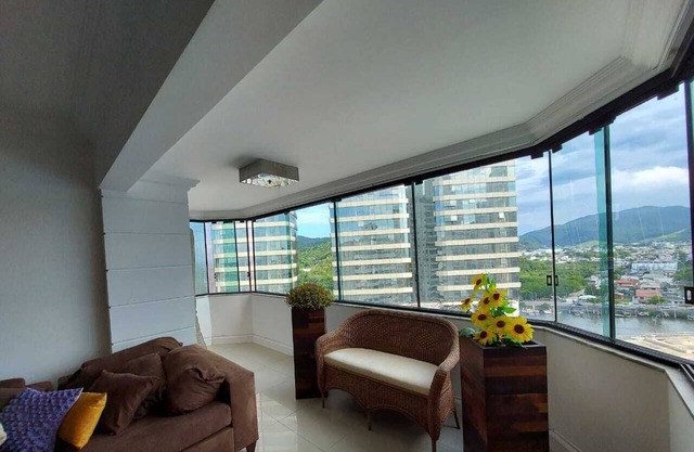 LARGE APARTMENT 1SUI+2Q SEA SQUARE 50m from BALNEÁRIO CAMBORIU BEACH