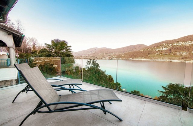 Large apartment with breathtaking views of the lake (LA PALMA 2)