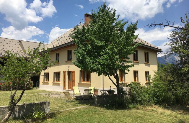 Large apartment in mountain house in Risoul - 05600