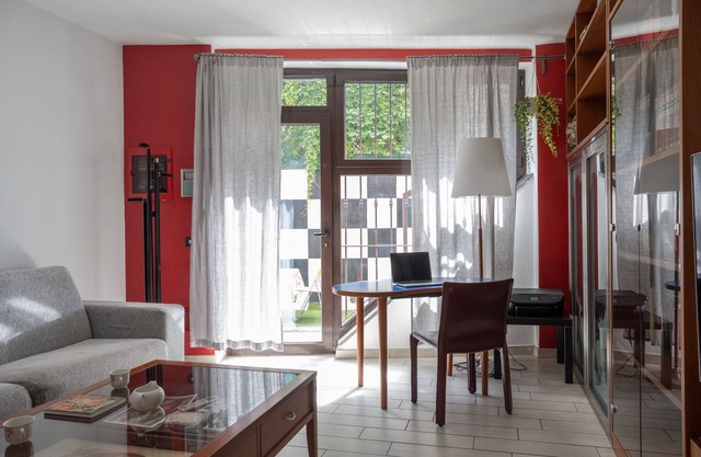 Large apartment in villa, two bathrooms, private garden- central area of Milan