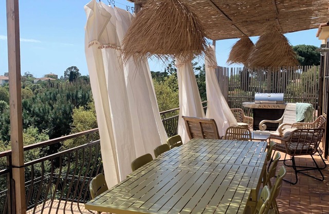 Large apartment on the second floor of a villa overlooking Diana pond