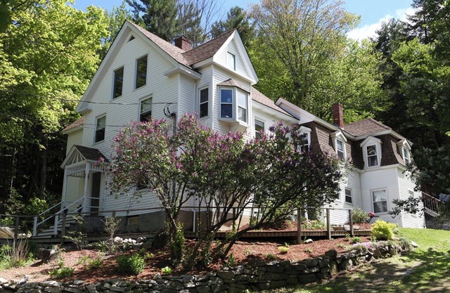 Large apartment within walking distance to Sunapee Harbor