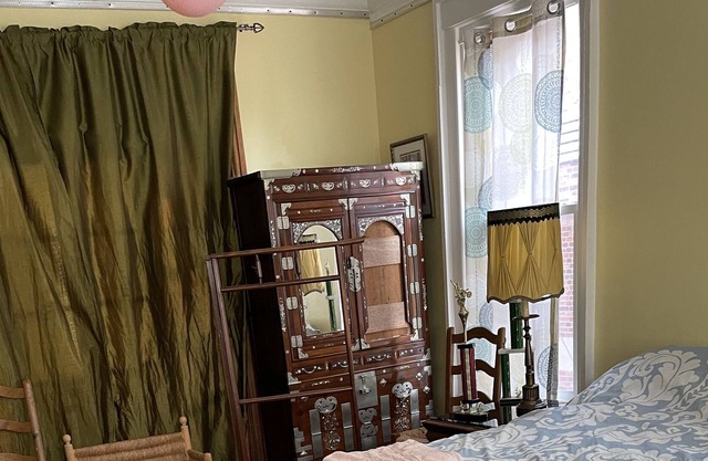 Large apt , close to trader Joe , cta , beach NU