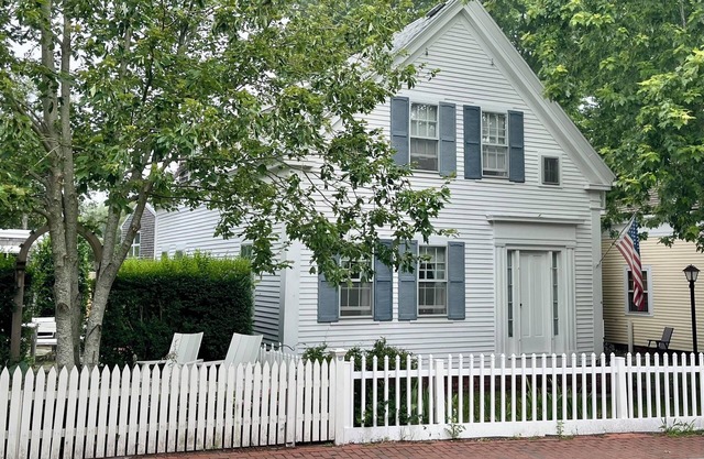 Large Beautiful Family Home in the Heart of the West End! RPSH009