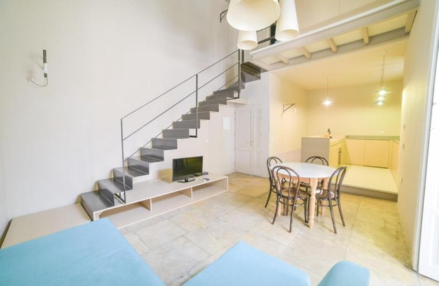 Large, bright and chic 2-BDR