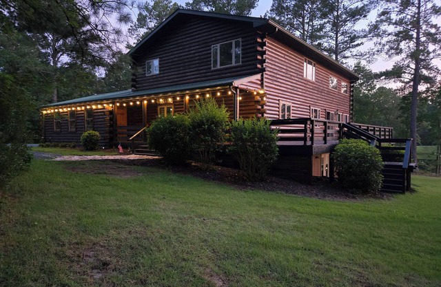 large cabin on lake - privacy and parking
