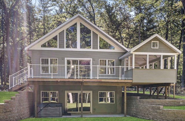 Large Cabin w. Hiking Trail & Private Lake Access