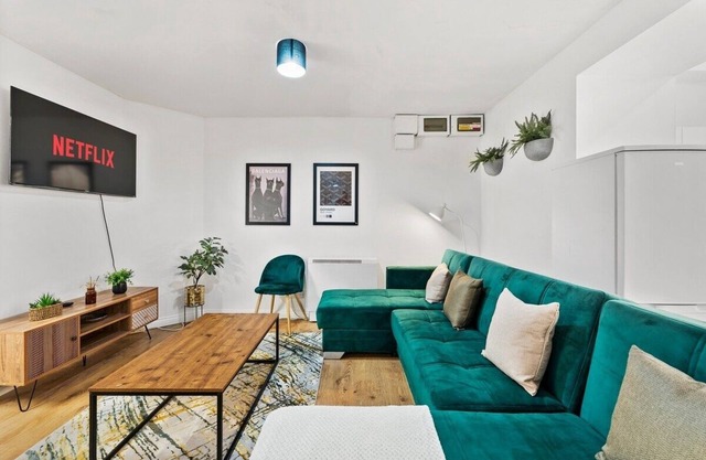 Large Central Leicester Apartment