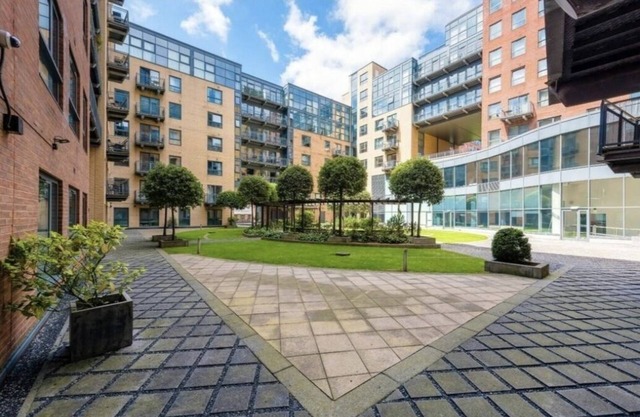 Large Centrally Located 2bed Apartment