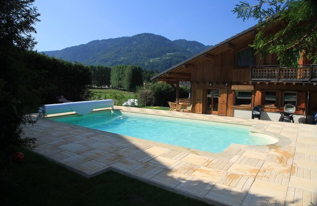 Large charming chalet in samoens, private pool, 3 mns from Grand Massif ski lif