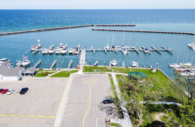 LARGE Clean Updated Lake front Cottage with THE MOST INCREDIBLE VIEW & BEACH !